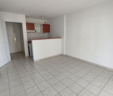 T2 DE 36 m² PROCHE PLACE DES CARMES - Photo 2