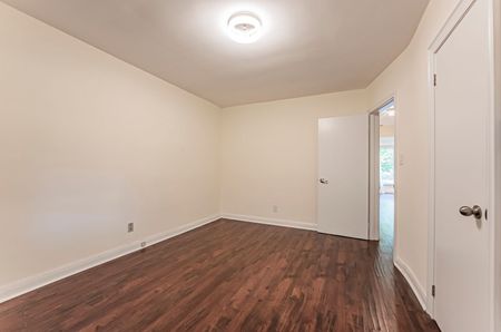 For Lease - 394 Centre Street Unit# Main, Richmond Hill, Ontario - Photo 3
