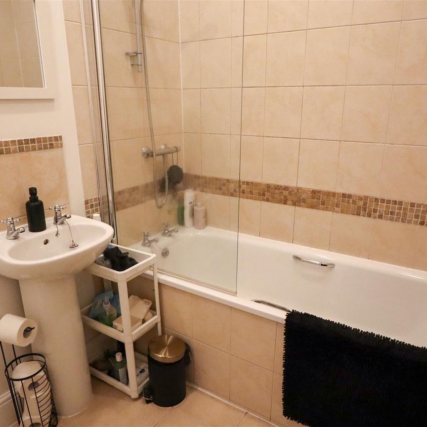 Cambridge Gardens, Hastings - Photo 1