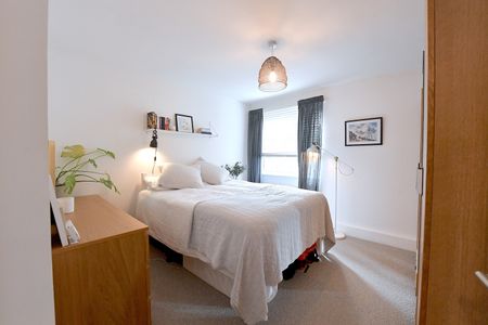 2 Bed Flat, Altenburg Gardens, SW11 - Photo 3