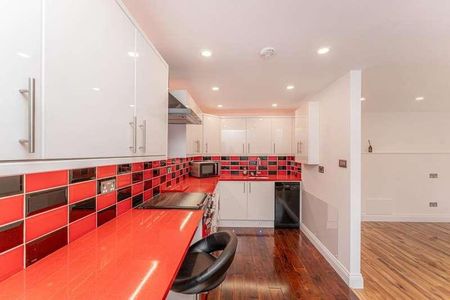 Caroe Court, Edmonton, N9 - Photo 2