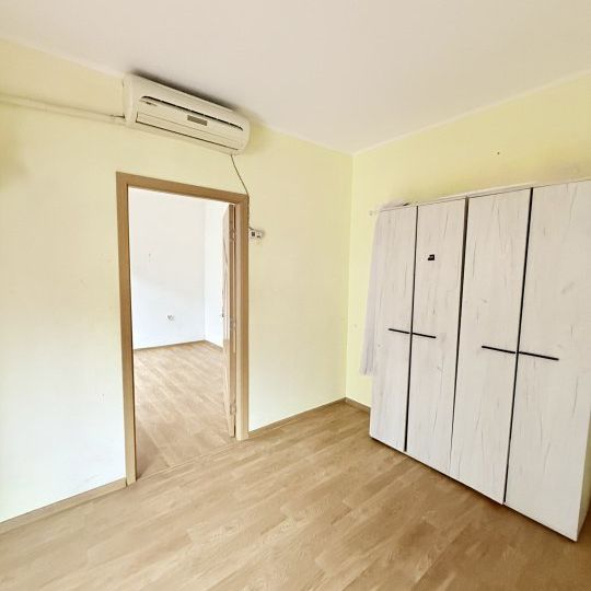 Casă de inchiriat cu 6 camere Faleza Nord – curte proprie, garaj - Photo 1