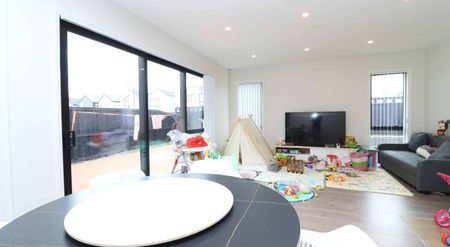 Near-New 5-Bedroom Single-Storey Home with Single Garage - Photo 3