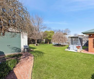 Comfortable Family Home in Quiet Court Location - Photo 6