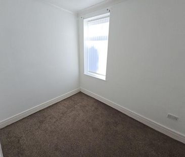 2 bedroom ground floor flat to rent - Photo 3