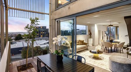 Exclusive Apartment With 3x Secure Parking - Photo 2