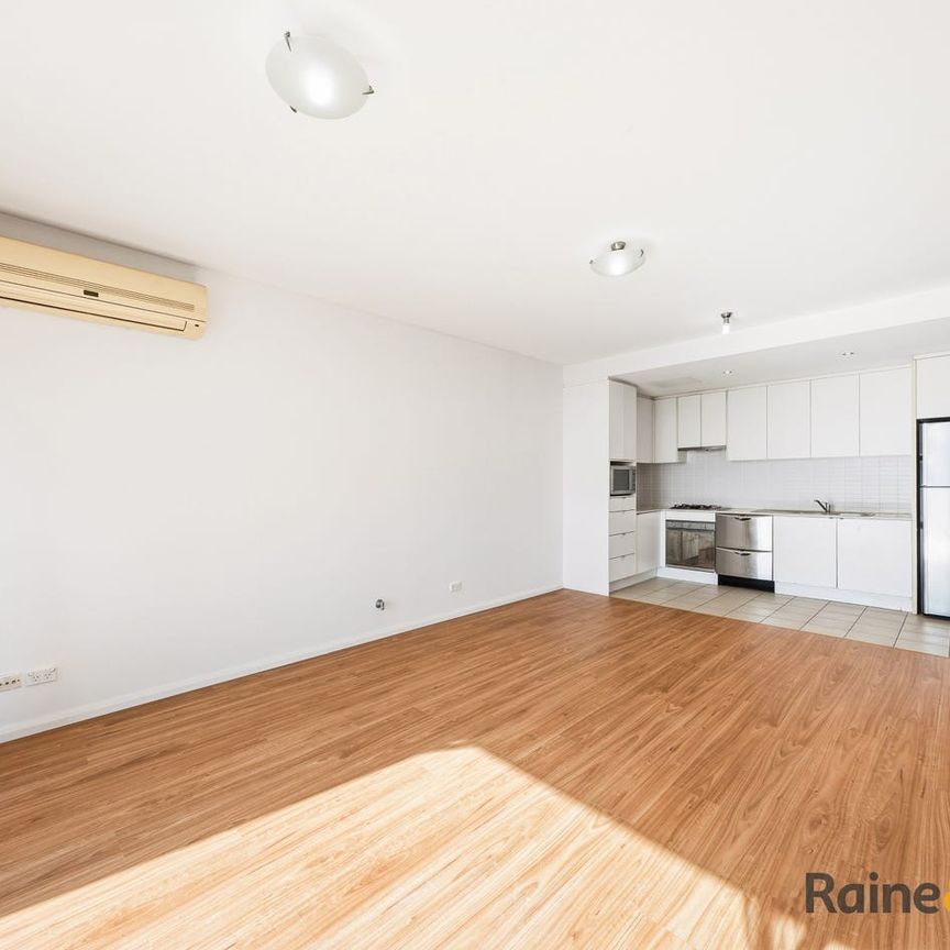 Spacious Dual-Level 2 Bed Apartment with Water Views & Resort-Style Facilities - Photo 1
