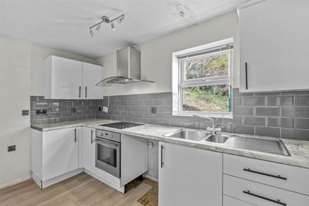 Lower Furney Close, High Wycombe - Photo 5