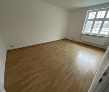 Renovierte, geräumige 2ZKBWohnung in Heppens zu vermieten! - Photo 1