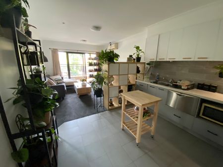 Caulfield East - Photo 2