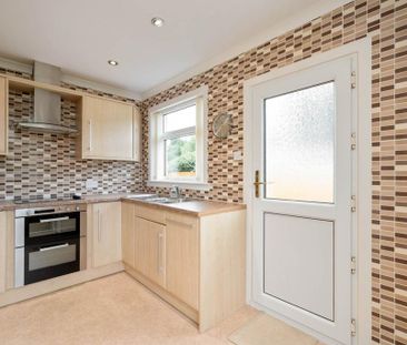 2 bedroom detached bungalow to rent - Photo 5