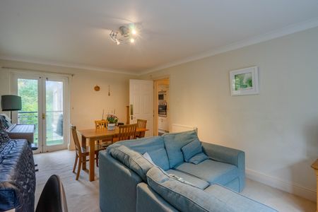 2 Bed Flat, Beaumont Court, SW19 - Photo 5