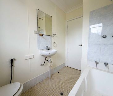 Fresh, Bright & Convenient Living in Macquarie Fields - Photo 5