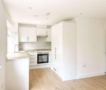 Castleview Road, Weybridge, Surrey, KT13 - Photo 2