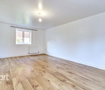 4 bedroom semi-detached house to rent - Photo 6