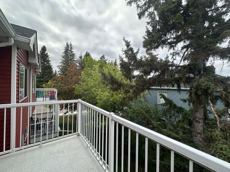 Stylish 1 Bedroom + Den Condo in Sylvan Lake – Steps from Lakeshore Dr - Photo 5