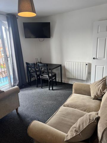 1 bedroom flat to rent - Photo 2