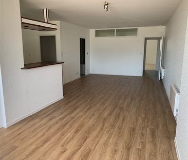 A louer très grand T5 110 M2 avec trois chambres et grand salon/séj... - Photo 2