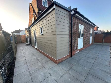 1 bedroom semi-detached house to rent - Photo 3