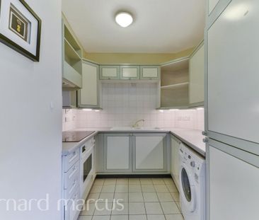 Charing Cross Road, London, Covent Garden - Photo 4