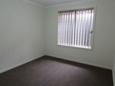 Neat, low maintenance three-bedroom home in Bluestone Estate, Mount Barker! - Photo 2