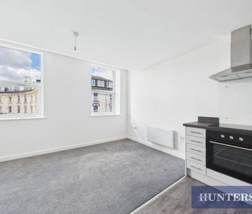 2 bedroom Flat To Let - Photo 1