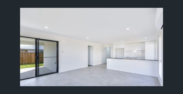 4 BEDROOM HOME ON SPACIOUS BLOCK - Photo 1