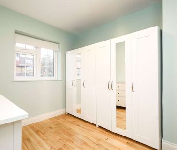 A beautifully refurbished three-bedroom family home. - Photo 5