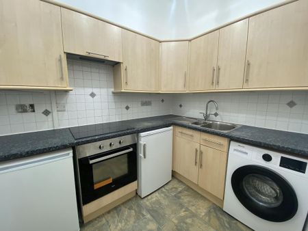 2 bedroom flat to rent - Photo 4