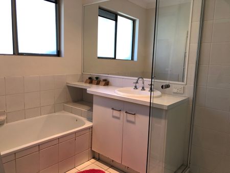 20 Bendigo Cres, Tallai QLD 4213 - House For Rent | Domain - Photo 4