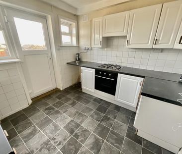 St. Leonards Crescent, YO12 6SR, Scarborough - Photo 4