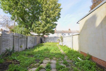 4 bedroom terraced house to rent - Photo 3