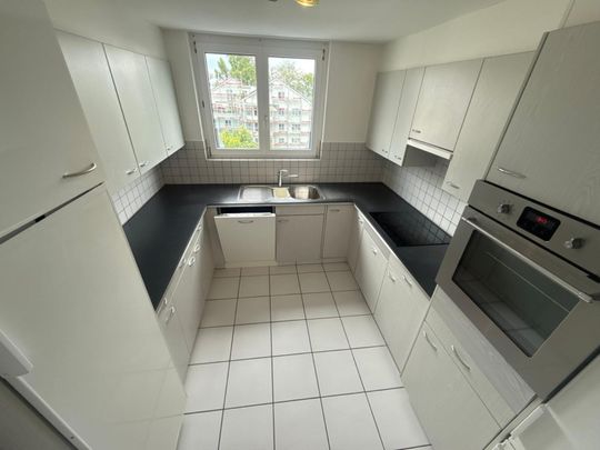 Grosszügige 4.5 Zimmer-Wohnung mit Cheminée in Seenähe! - Foto 1