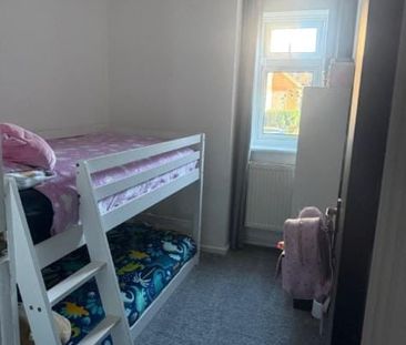 2 Bed Flat, Quilter Close, LU3 - Photo 3