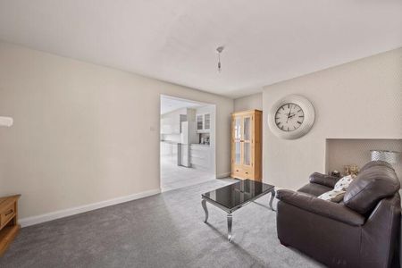 3 bedroom semi-detached house to rent - Photo 2