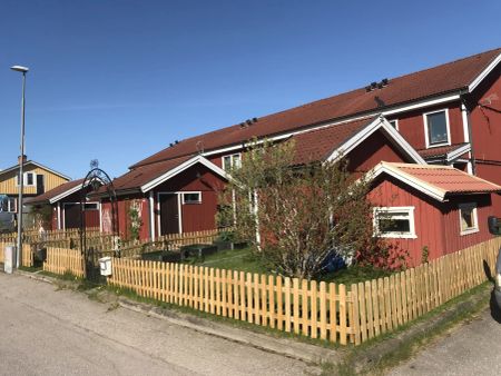 Storvik: Stor fyra med trädgård - Photo 2