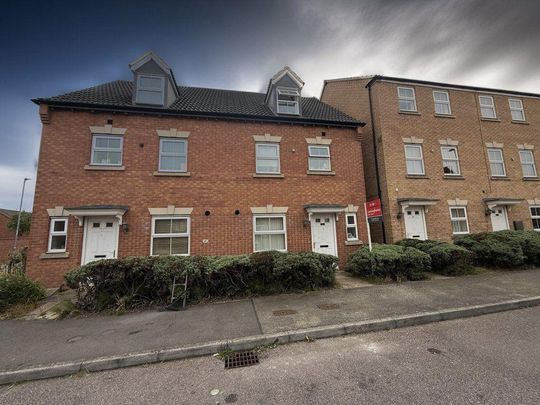 4 bedroom semi-detached house to rent - Photo 1