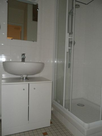 A LOUER - Quartier Pignoux - T3 de 66.67m² avec balcon, grenier, cave et parking résident. - Photo 5