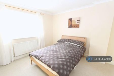 3 bedroom detached house to rent - Photo 4