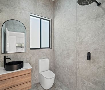 Stunning Two Bedroom Flat - Photo 3