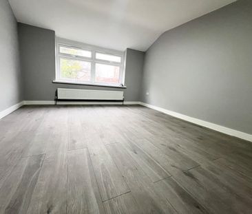 2 Bed Terraced House, Eastwood Road, IG3 - Photo 5