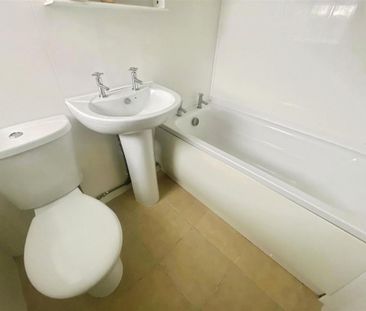 2 bedroom semi-detached house to rent - Photo 6