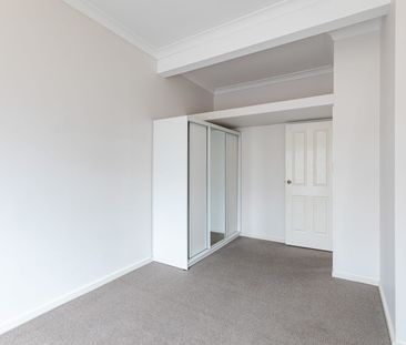 Spacious and Bright - Photo 5