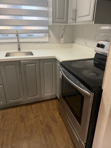 For Lease - 157 Centre Street, Oshawa, Ontario - Photo 2