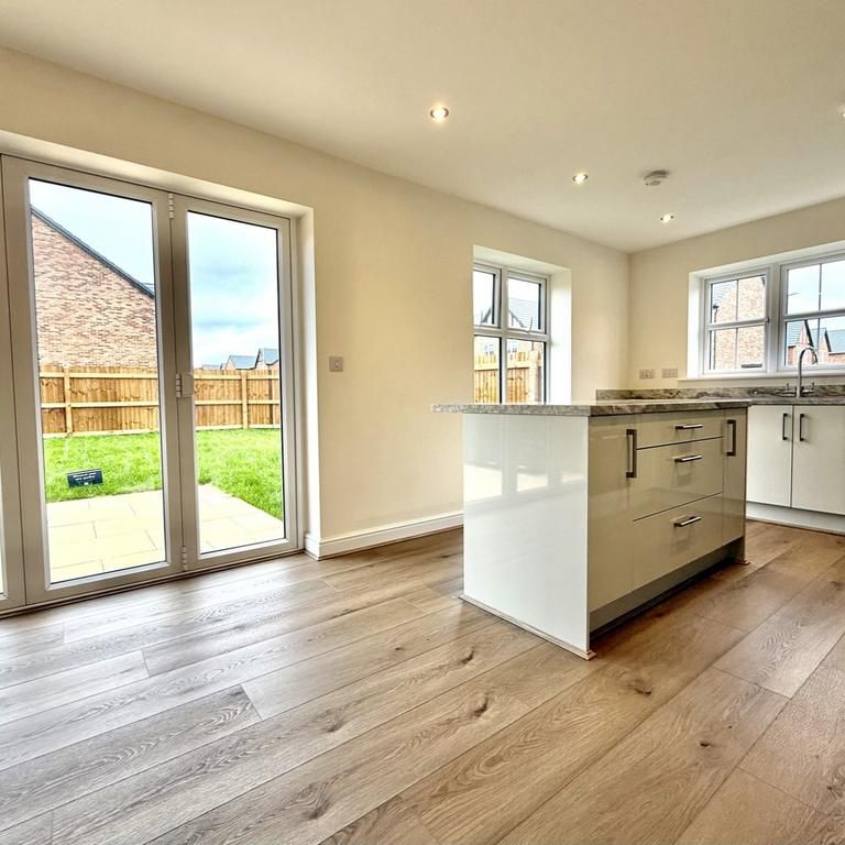 4 bedroom detached house to rent - Photo 1