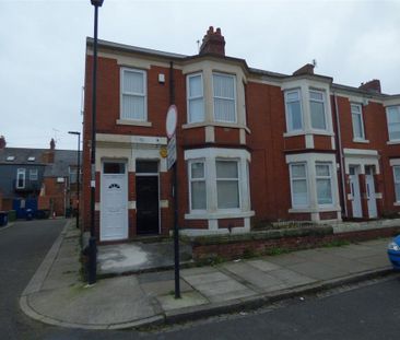 3 bedroom flat to rent - Photo 3