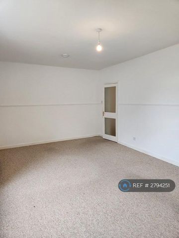 4 bedroom flat to rent - Photo 3