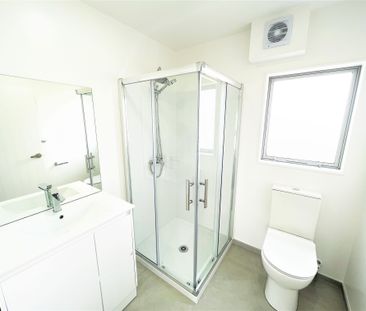 RARE 3BR 2BTH MODERN, PENTHOUSE - SPACIOUS & CENTRAL - Photo 6