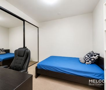 ONE-BEDROOM PLUS STUDY WITH STUNNING VIEWS – FURNISHED - Photo 5