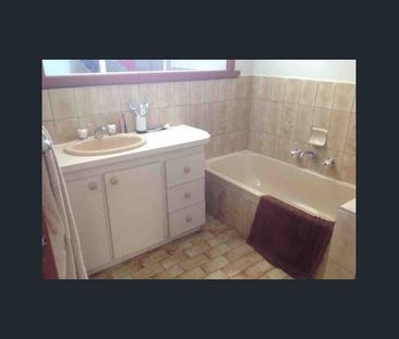 9 Anthony Drive, Chirnside Park – Family Home in a Prime Location - Photo 4